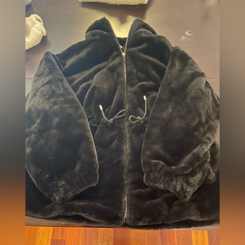 Black faux fur waist cinch jacket size large Tahari